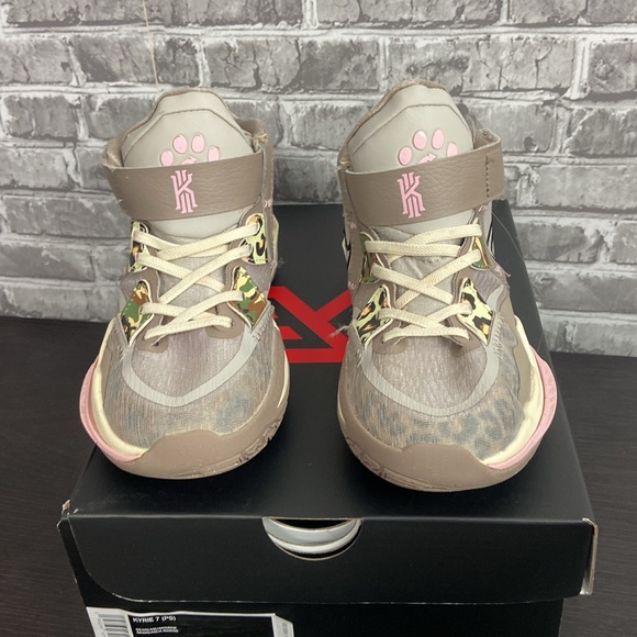 Nike - Picture 4 of 13